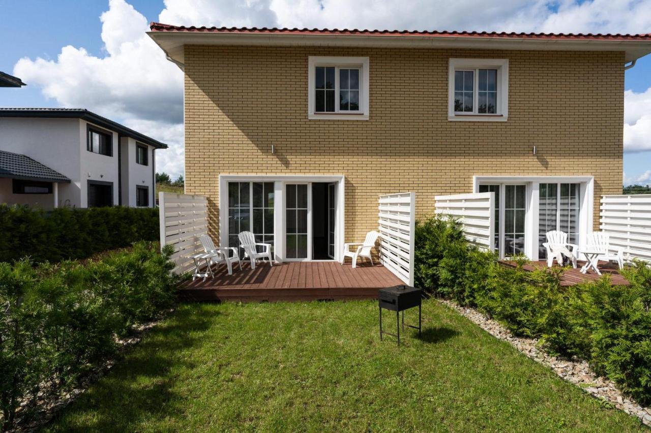 2 House Between Two Lakes VNO Exterior photo